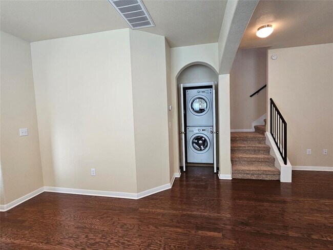 Building Photo - 808 Lost Pines Ln