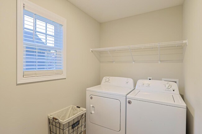 Building Photo - 6909 Candlewood Dr