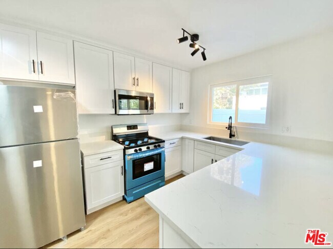 Building Photo - 3824 Keystone Av