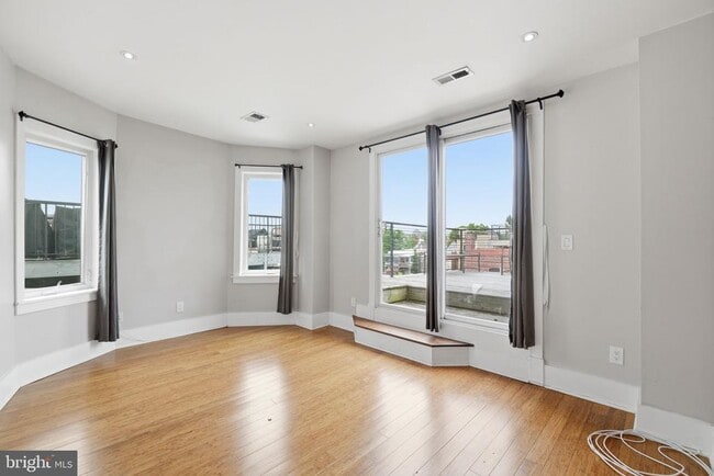 Building Photo - 2128 1st St NW