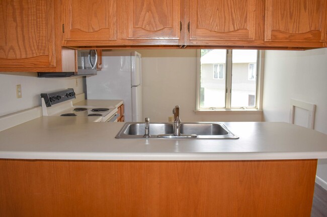 Building Photo - 2 Bedroom in Jersey Shore with 1 Car Garage!