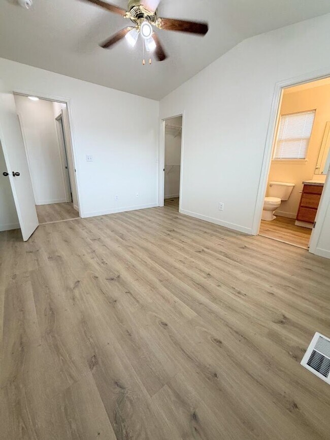 Building Photo - Fontana Duplexes