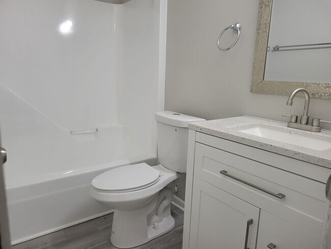 Building Photo - Duplex, Newly renovated, 2 bedroom with 2 ...