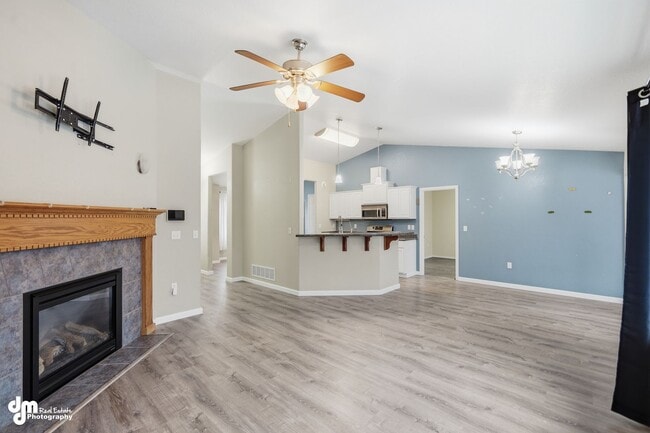 Building Photo - 3 BEDROOM | 2 BATHROOM | 2 CAR GARAGE