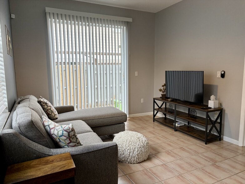 Building Photo - 14601 SW 122nd Pl