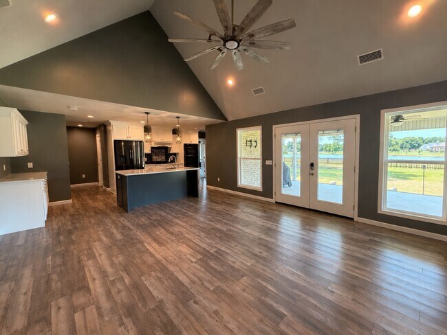 Building Photo - 40049 Back Nine Dr