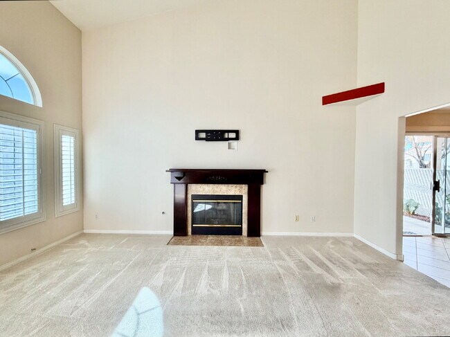 Building Photo - UPGRADED 2 BEDROOM TOWNHOME | SOLAR + PRIVATE YARD | SILVERADO RANCH / HENDERSON