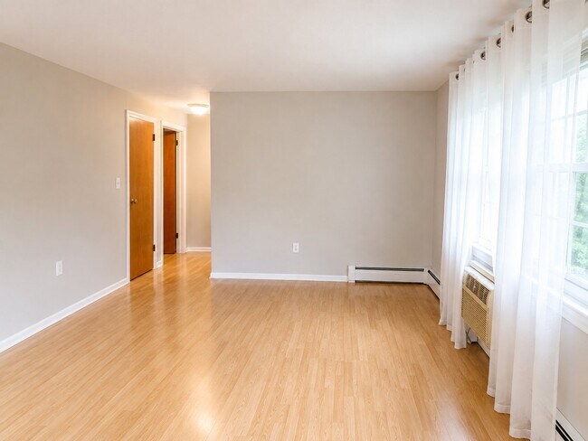 Building Photo - 15 Grandview Dr