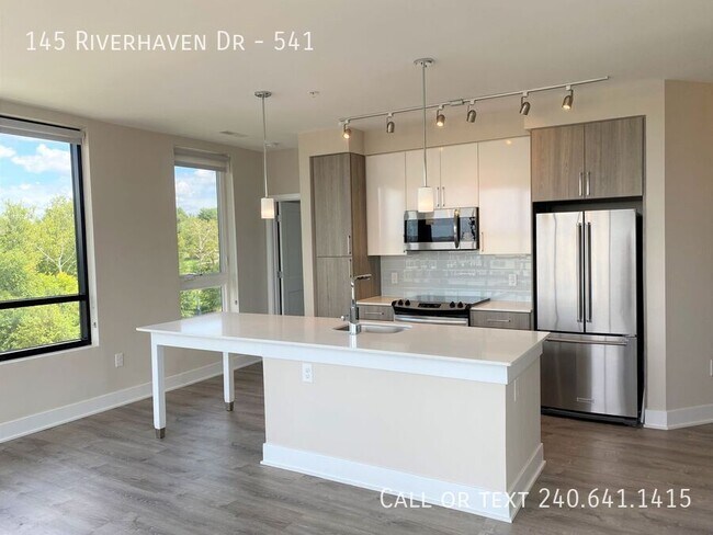 Building Photo - 145 Riverhaven Dr