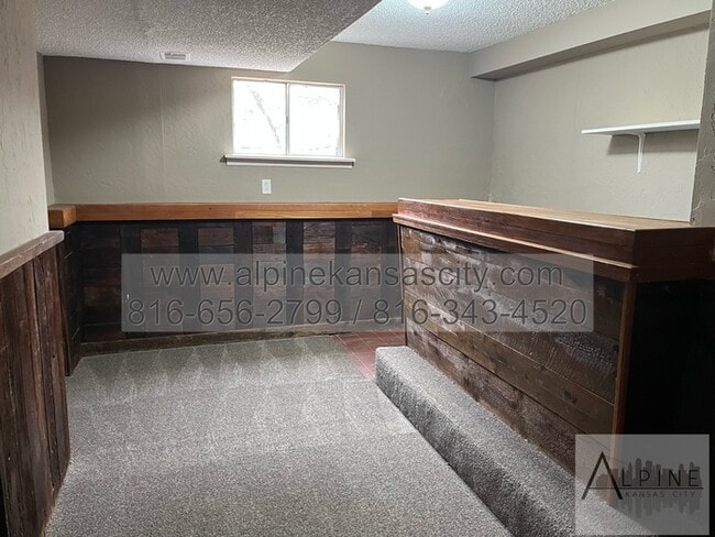 Building Photo - Updated Independence Duplex, Fort Osage SD