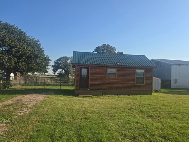 Building Photo - 1/1 LOG CABIN HORSE PROPERTY with Yard and Shed Row
