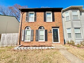 Building Photo - Gorgeous Townhome in Virginia Beach