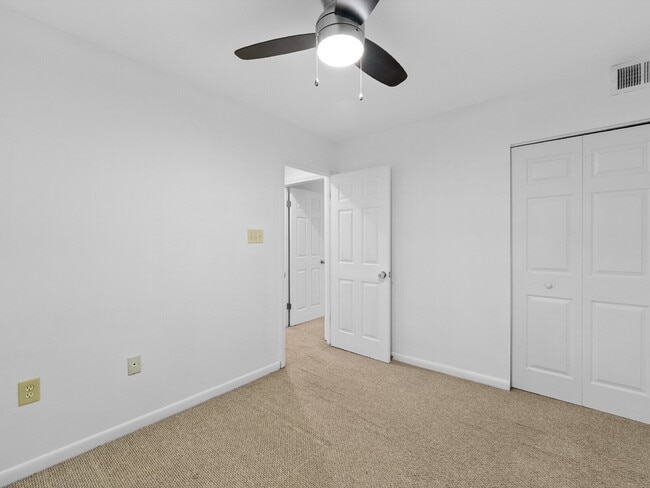 Building Photo - Spacious Reston Townhome in a Prime Centra...