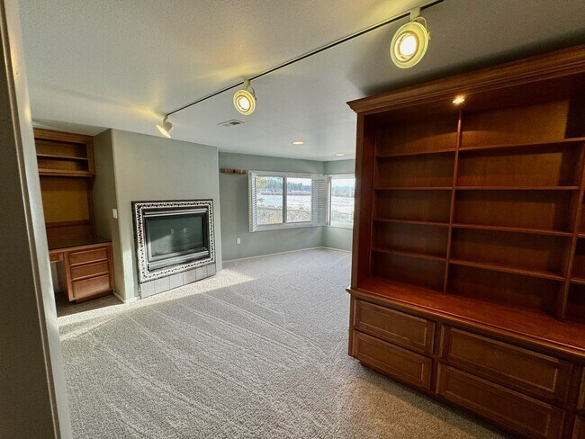 Building Photo - HUGE Custom-Designed Dream Home bordering Indian Meadows Preserve!