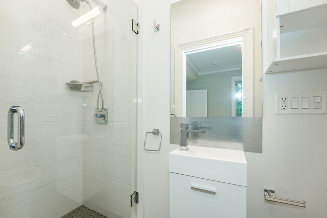 Building Photo - 23 Irving St