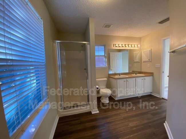 Building Photo - 2615 Creek Ridge Dr
