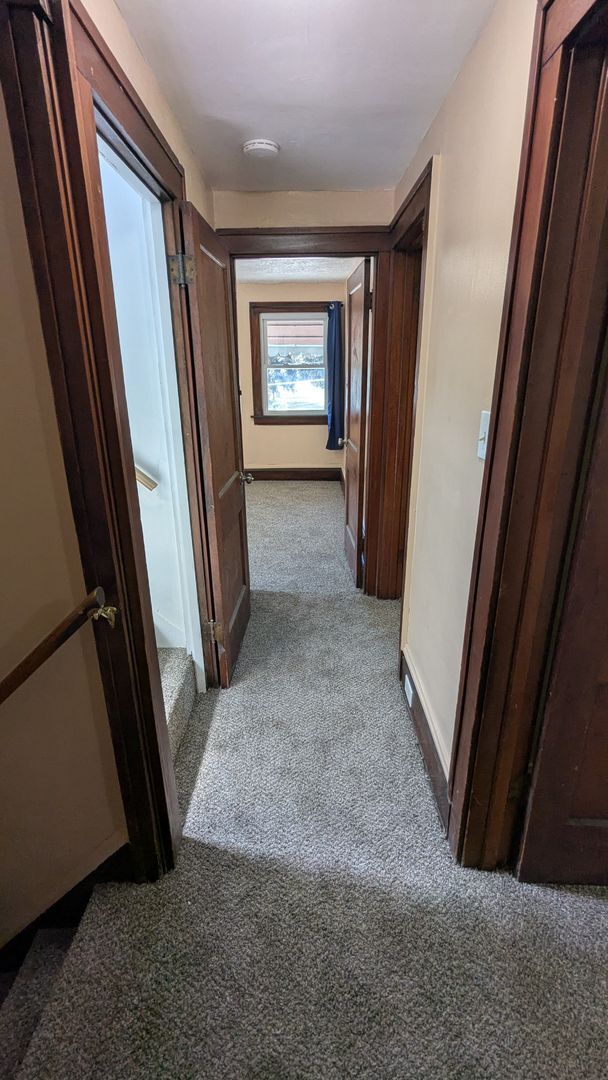 Building Photo - Spacious 4-bedroom, 1.5-bath home in Akron