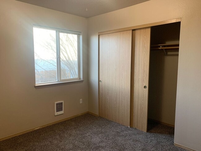 Building Photo - 3333 SW Salmon Ct
