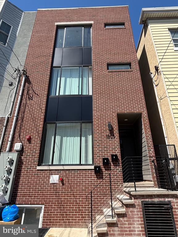 Building Photo - 1809 Master St