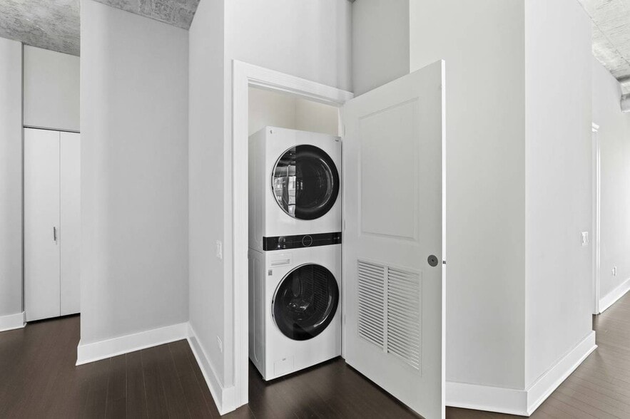 Building Photo - 958 S Clark St