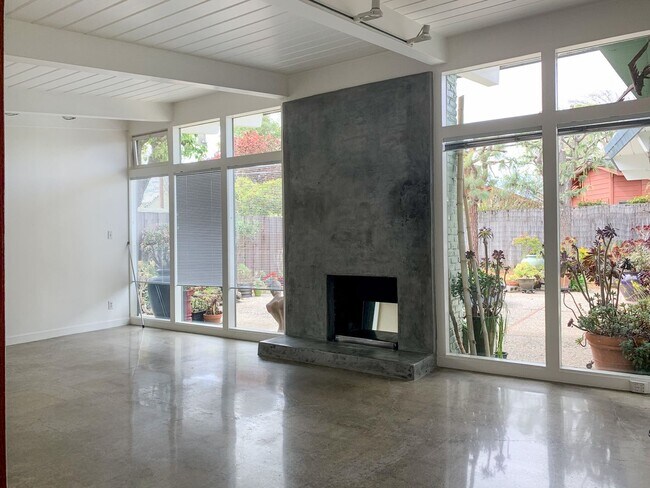 Building Photo - Custom Designed Modern 3 Bedroom Eicher in Palo Alto!