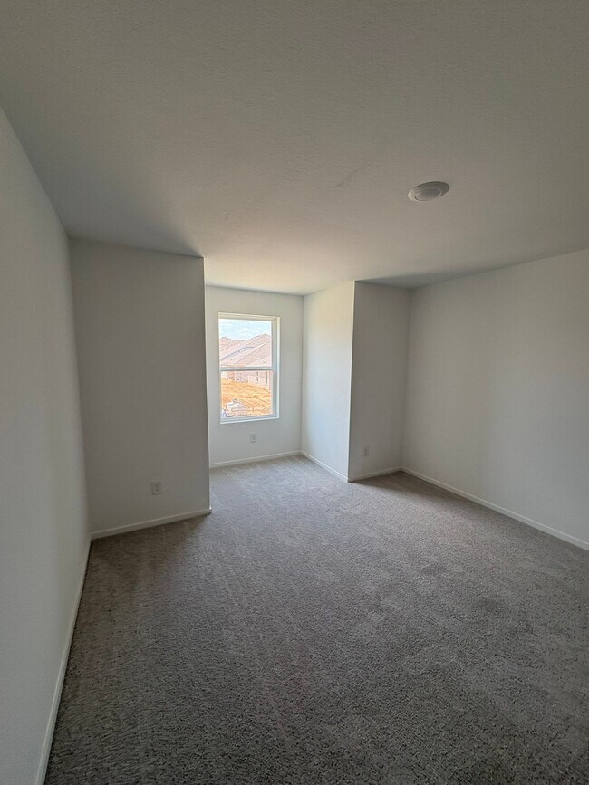Building Photo - 16810 Great Highlands Dr