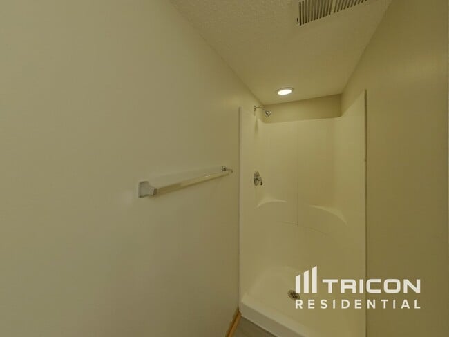 Building Photo - 2094 French Trace Ave