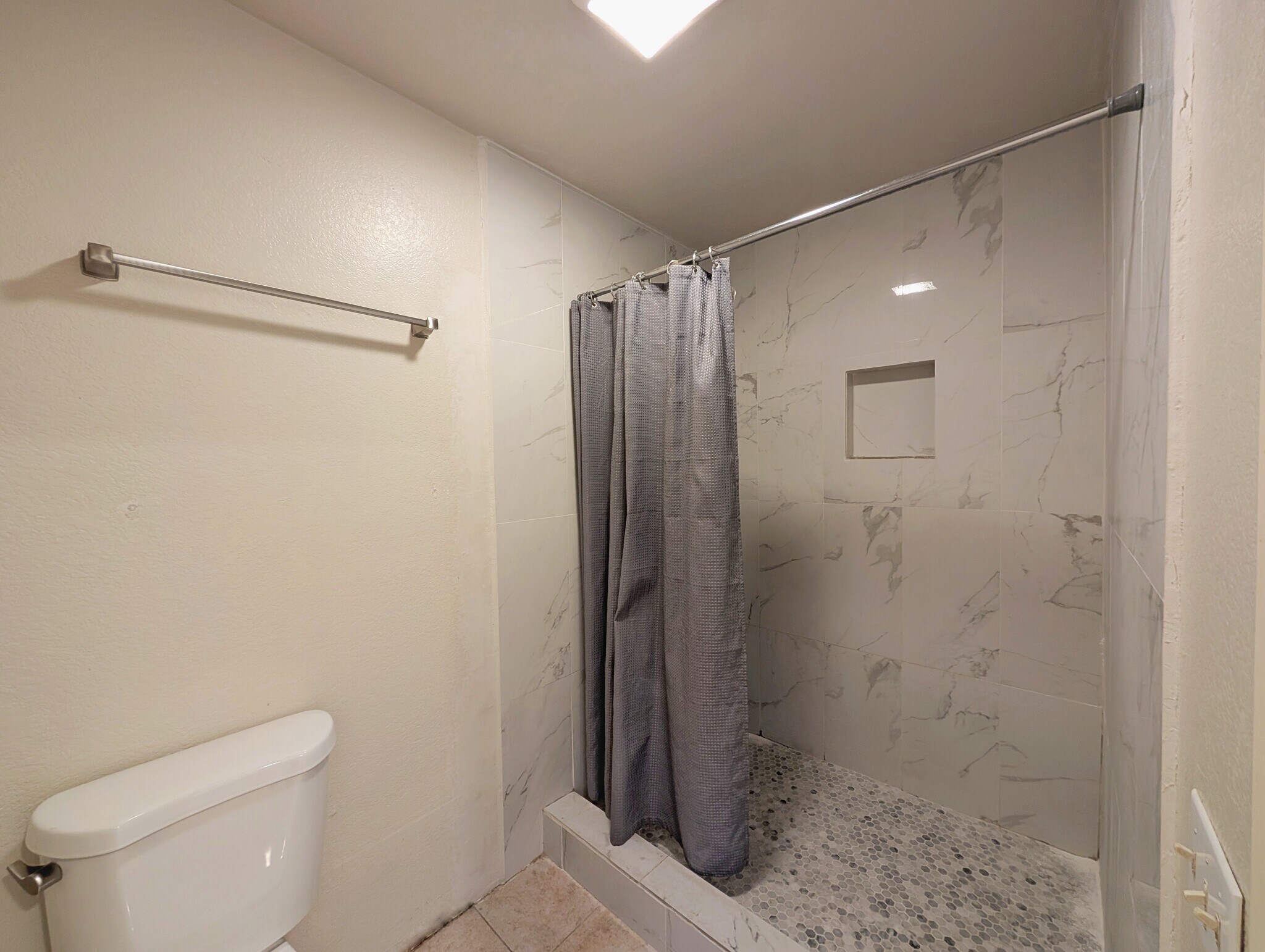 Building Photo - 4852 Cabana Dr