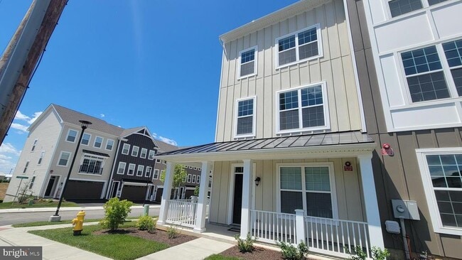 Building Photo - 41 Ways Ln