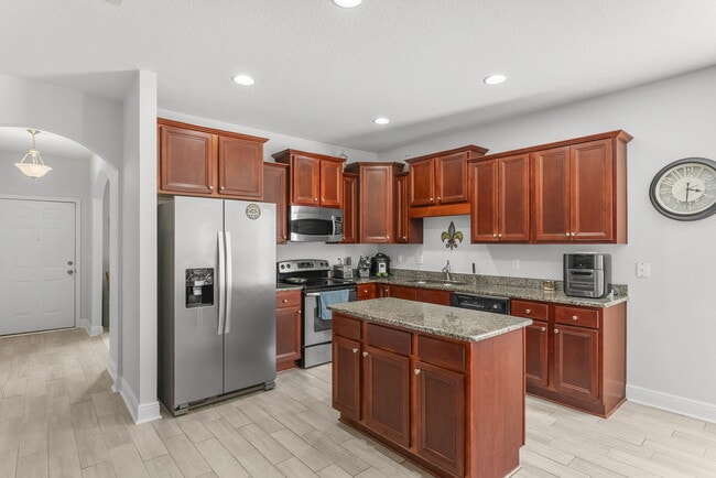 Building Photo - 526 Camellia Ct