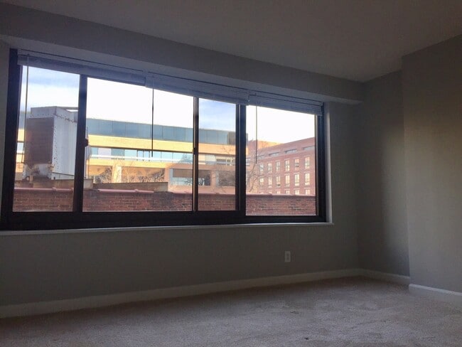 Building Photo - 1077 30th St NW
