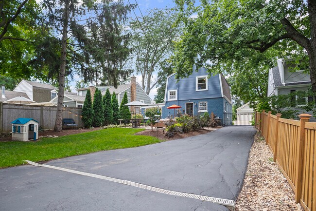 Building Photo - 449 Longfellow Ave