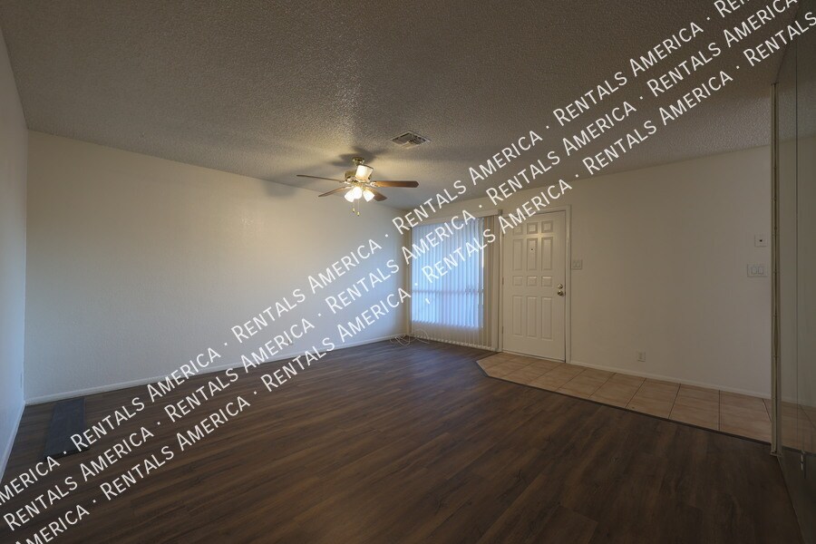 Building Photo - 9029 W Elm St