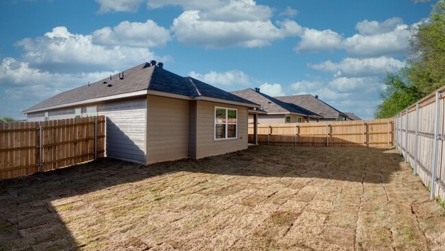 Building Photo - 513 Fallbrook Dr