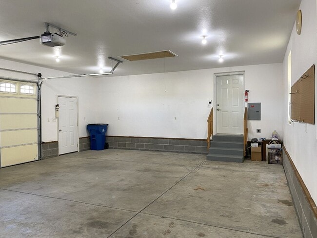 Building Photo - Serene in Dallesport, WA