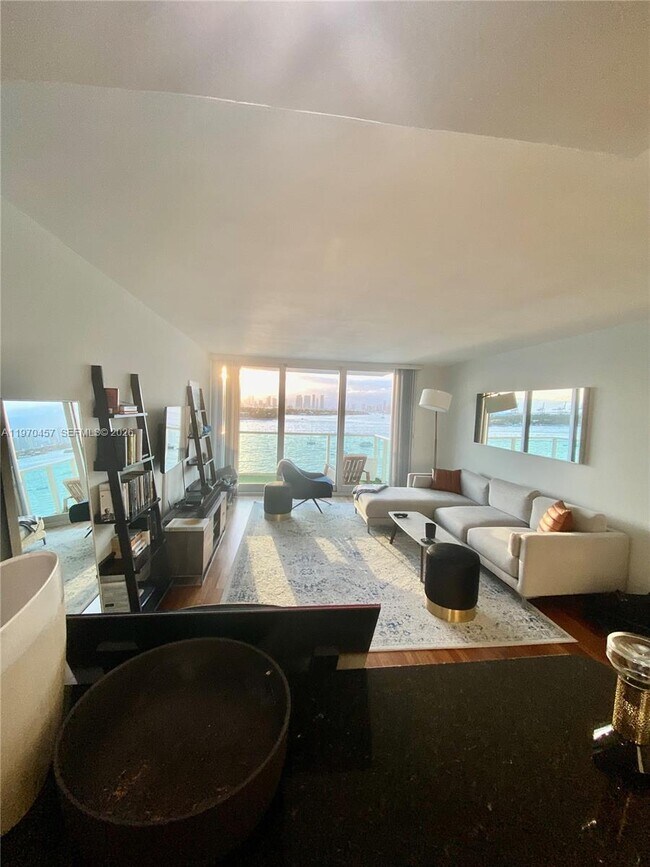 Building Photo - 1000 West Ave