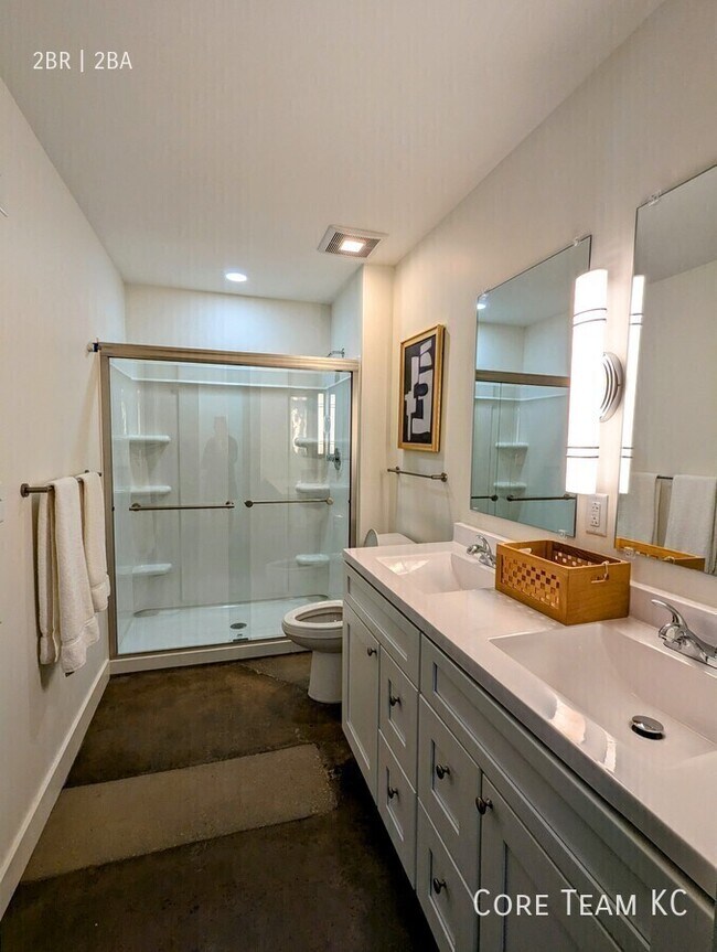 Building Photo - 3100 E Gillham Plaza