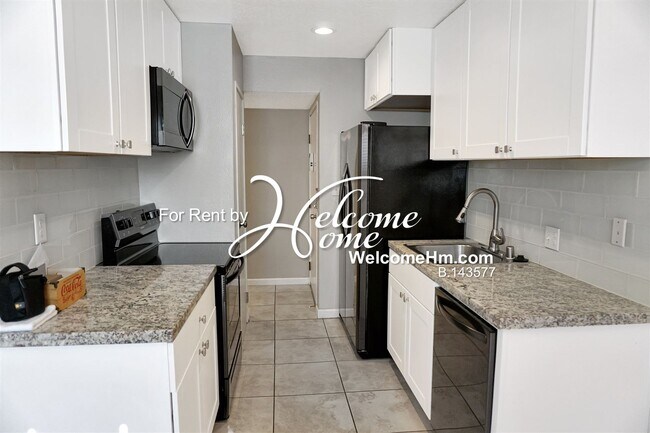 Building Photo - Convenient & Cozy Ground Level Condo Near ...