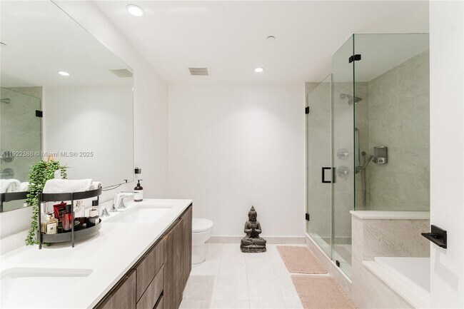 Building Photo - 488 NE 18th St