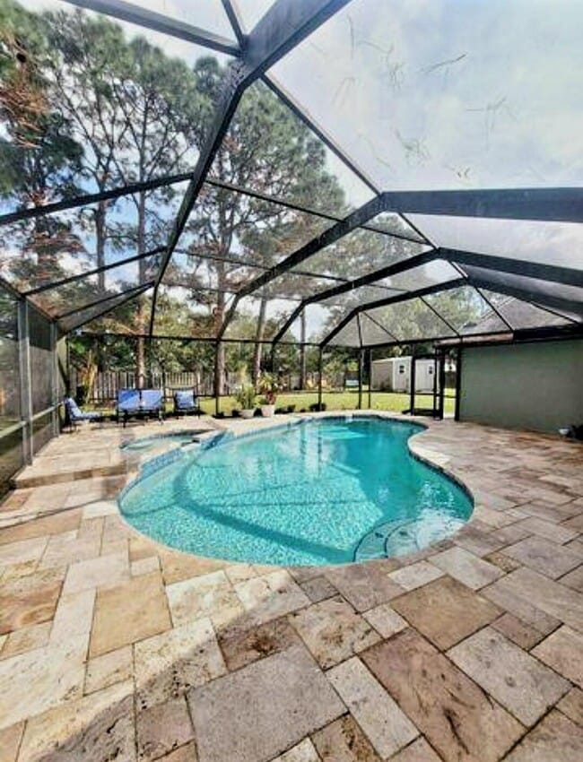 Building Photo - 1697 SW Clover St