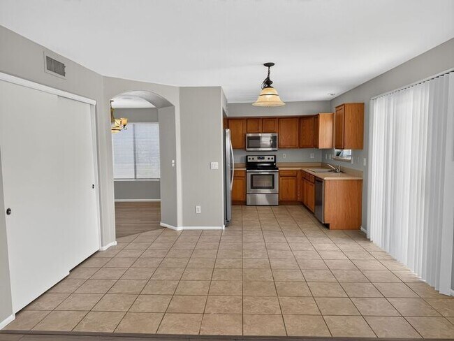 Building Photo - BEAUTIFUL 4 BDRM 2.5 BA HOME IN JOHNSON RANCH WITH GOLF COURSE AND 2 COMMUNITY POOLS