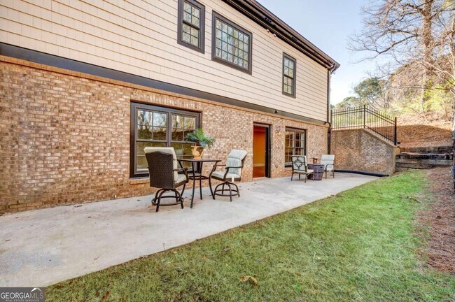 Building Photo - 1049 Highland Village Trail