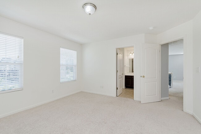 Building Photo - Beautiful brick townhome in Fishers’ Hannover