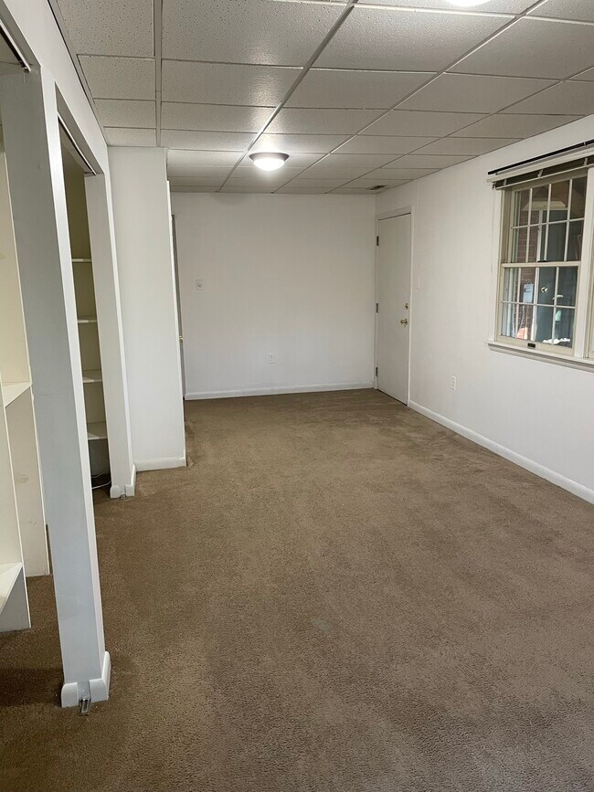 Building Photo - 618 S Quincy St