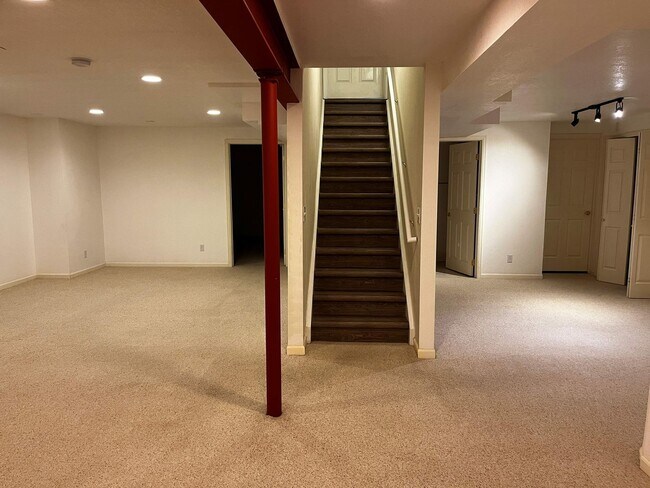 Building Photo - Spacious Townhouse Available in Lafayette