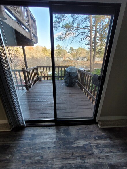 Building Photo - 967 Smoketree Dr