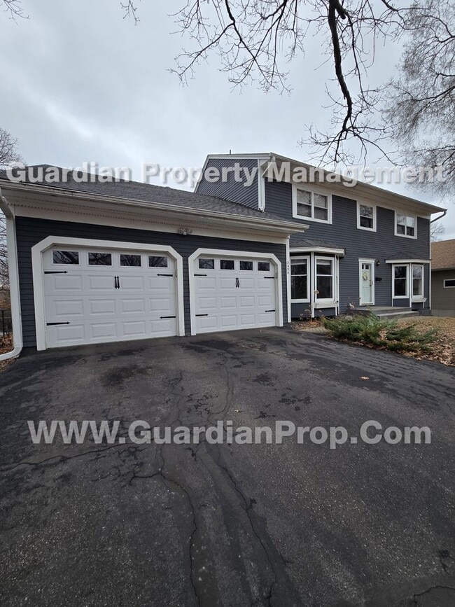 Building Photo - Coming Soon! Large Single-Family Home in Crystal, Owner suite W/ private balcony. 2nd deck and wa...