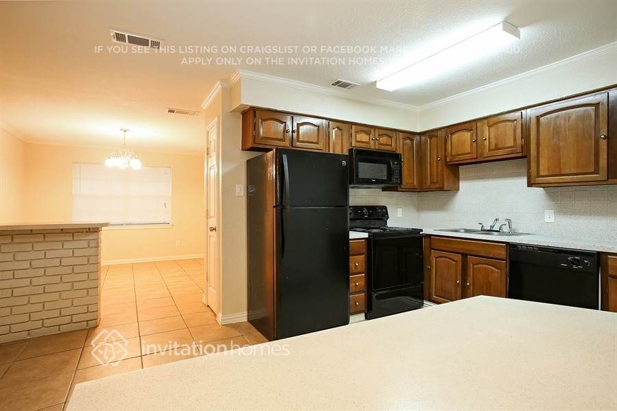 Building Photo - 807 Ross Ln