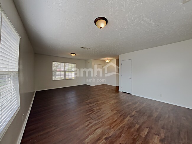 Building Photo - 1012 Montrose Dr