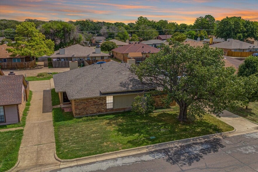 Building Photo - 2319 Indigo Ln